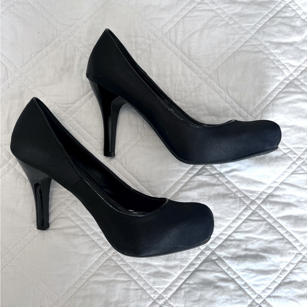 Size 8 Zodiac heels